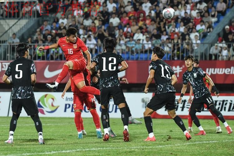 全队拼命曾诚神勇 东亚杯男足0-0战平韩国 全队拼命曾诚神勇 东亚杯男足0-0战平韩国